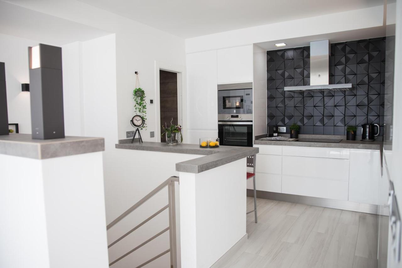 Spacious 200 Sq.M. Penthouse With Sea View Terraces Торремолинос Экстерьер фото